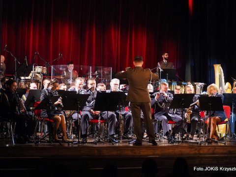 Orkiestra Koncertowa pod batutą.jpg